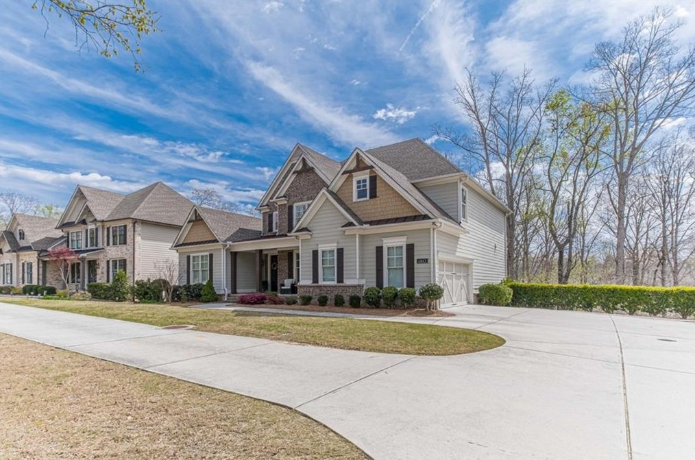 6863 Lake Sterling Blvd, Flowery Branch, GA