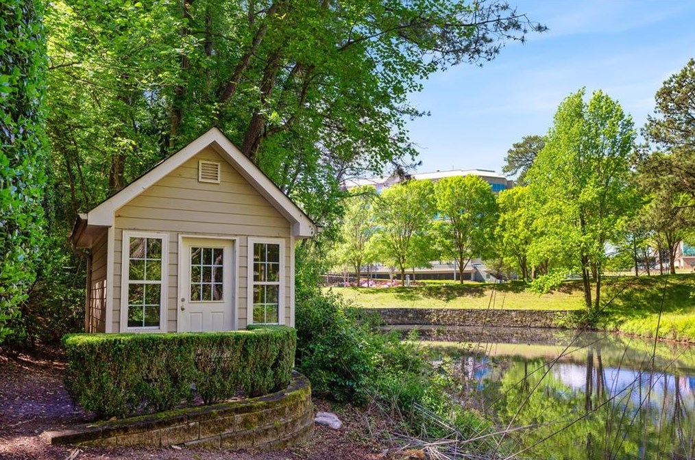 2258 Colonial Dr, Atlanta GA  30319-3881 exterior