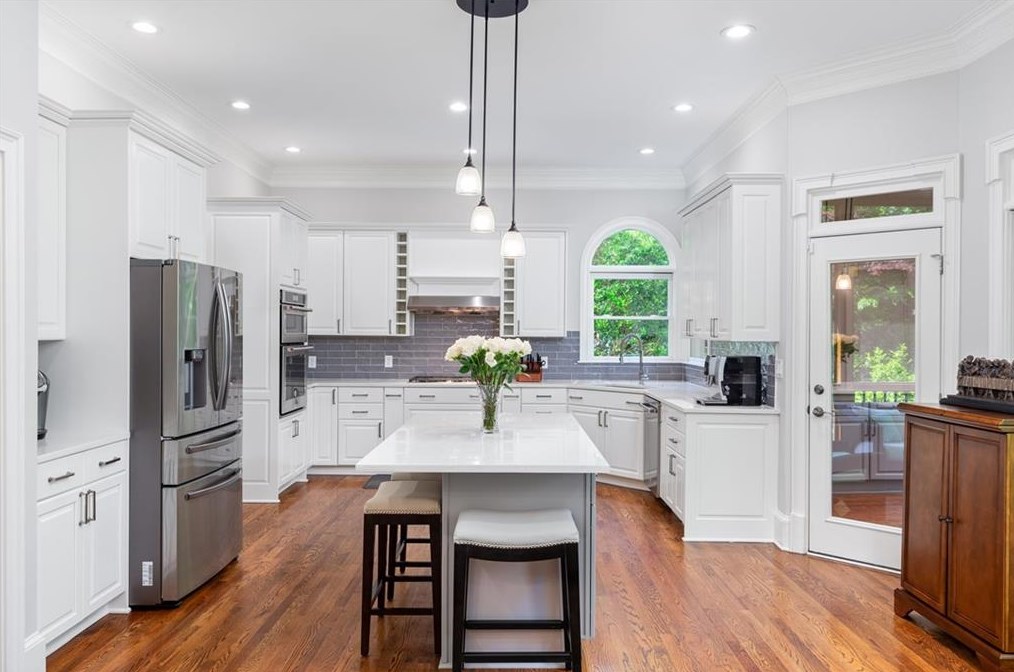 2258 Colonial Dr, Atlanta GA  30319-3881 exterior