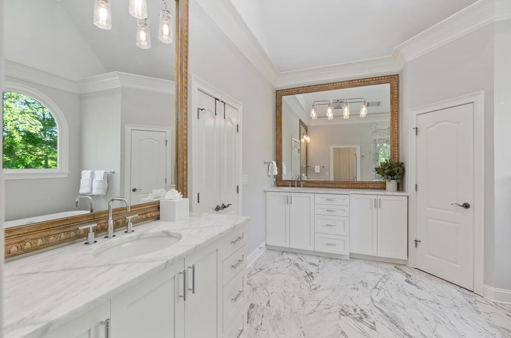 2258 Colonial Dr, Atlanta GA  30319-3881 exterior