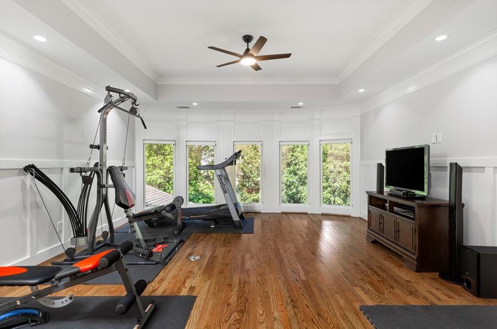 2258 Colonial Dr, Atlanta GA  30319-3881 exterior