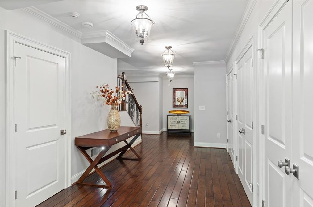 2258 Colonial Dr, Atlanta GA  30319-3881 exterior