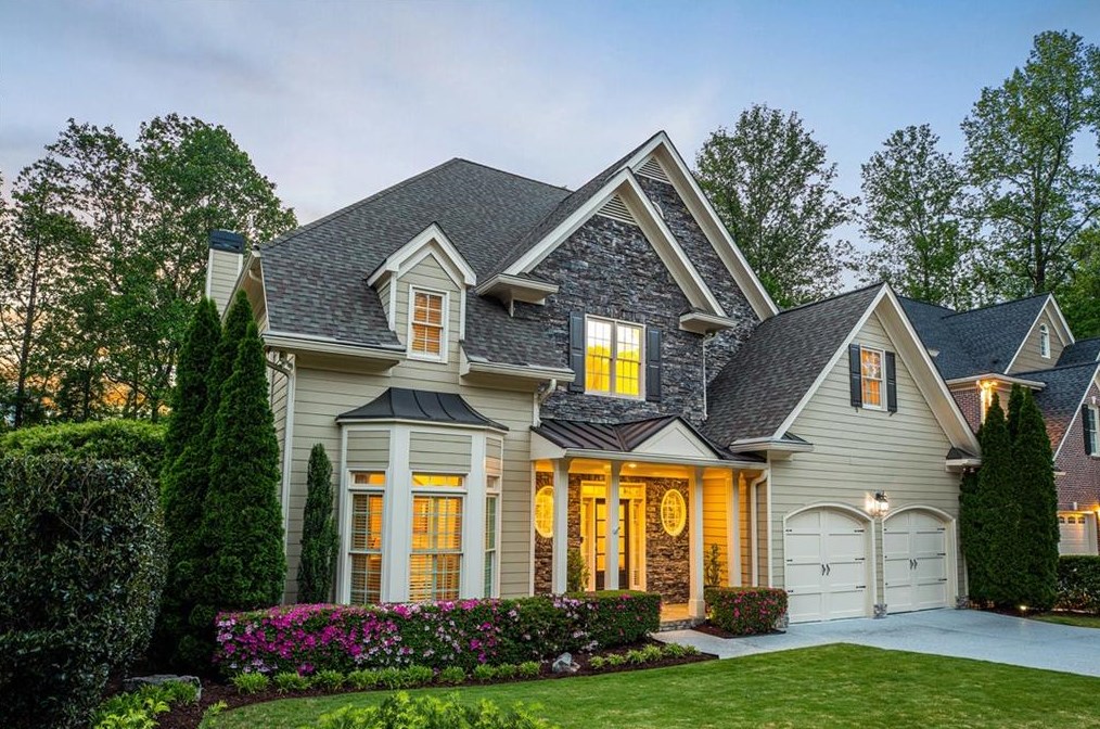 2258 Colonial Dr, Atlanta GA  30319-3881 exterior