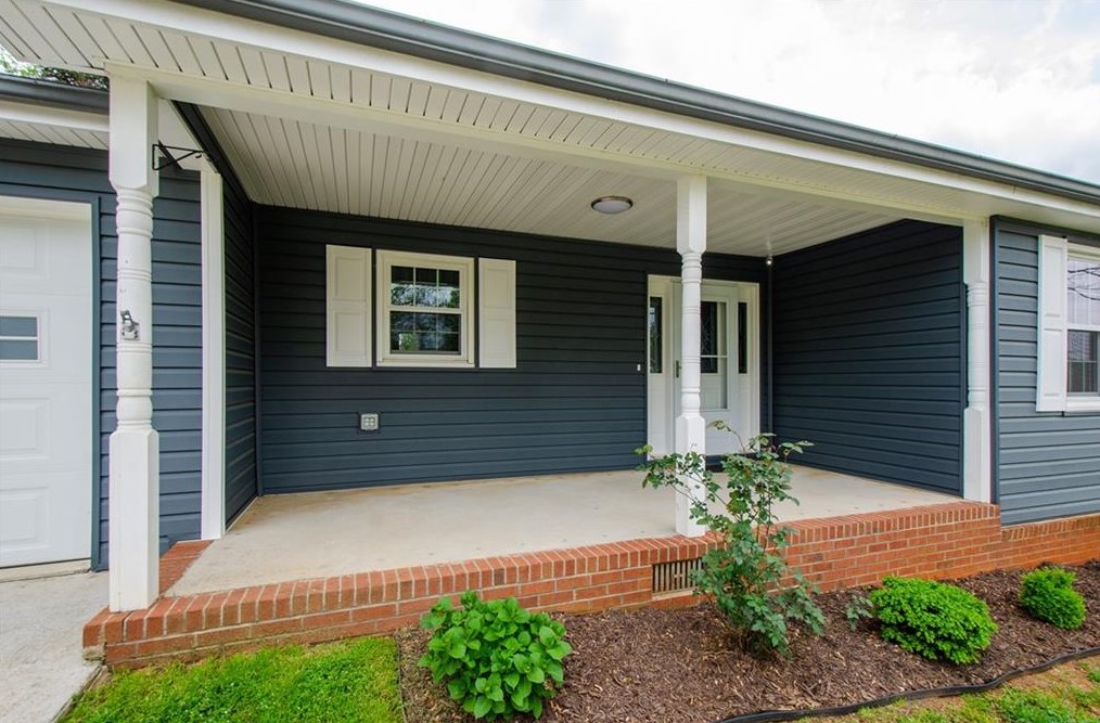 4368 Castle Gate Dr, Lithonia, GA 30039-6469