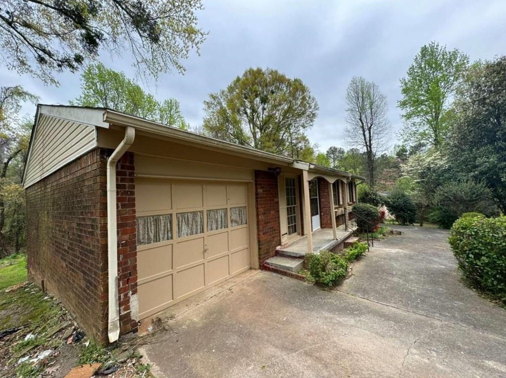 1615 South Dr, Gainesville, GA 30507