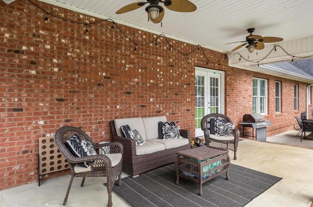 606 Shenandoah Dr, Calhoun GA  30701-4718 exterior