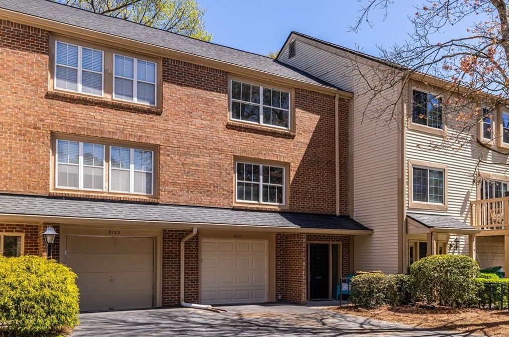 2121 Simsbury Ln, Atlanta GA 30338-6511 exterior