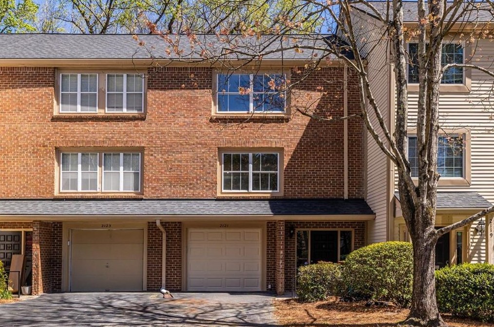 2121 Simsbury Ln, Atlanta, GA 30338-6511