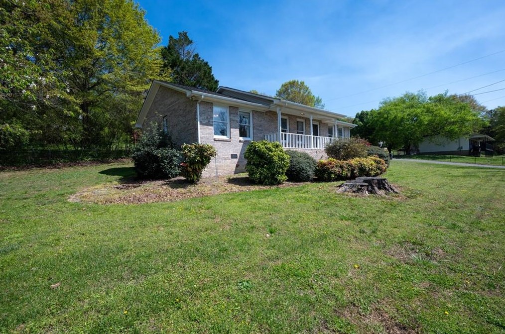 102 Lindsey Ct, Calhoun, GA 30701-2076