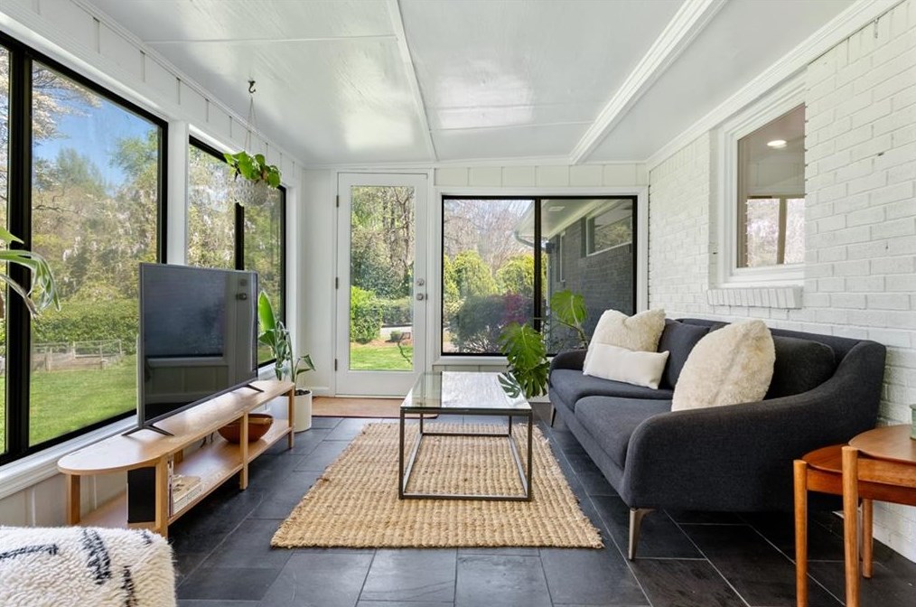 4000 Cooper Lk Rd, Smyrna GA  30082-3326 exterior