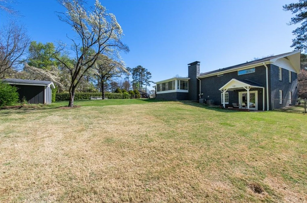 4000 Cooper Lk Rd, Smyrna GA  30082-3326 exterior