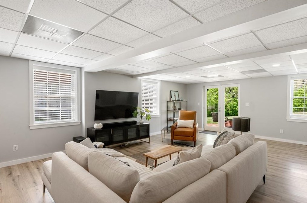 4000 Cooper Lk Rd, Smyrna GA  30082-3326 exterior