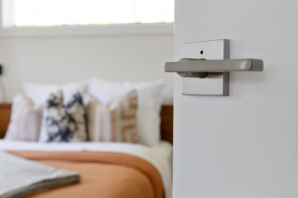 4000 Cooper Lk Rd, Smyrna GA  30082-3326 exterior