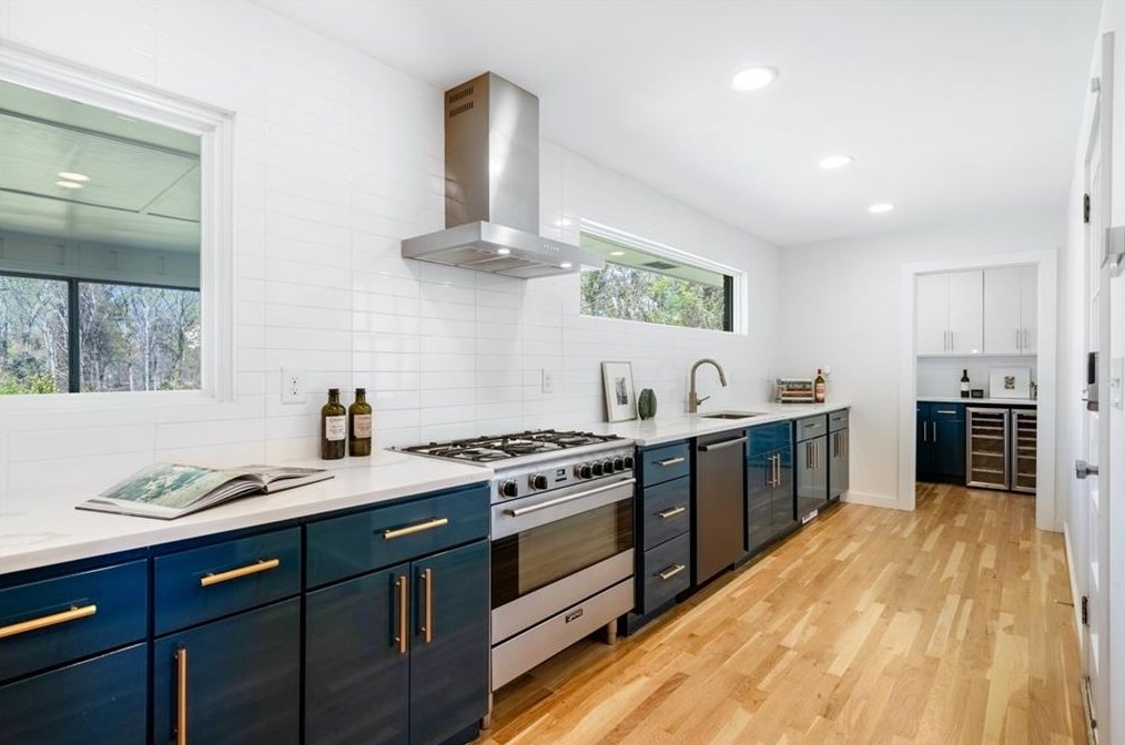 4000 Cooper Lk Rd, Smyrna GA  30082-3326 exterior