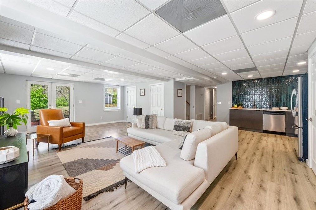 4000 Cooper Lk Rd, Smyrna GA  30082-3326 exterior