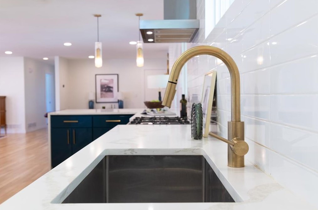 4000 Cooper Lk Rd, Smyrna GA  30082-3326 exterior