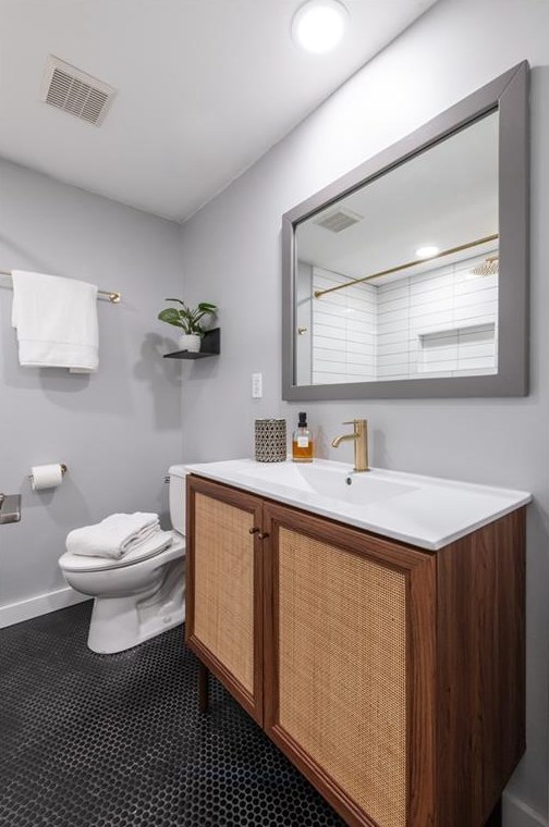 4000 Cooper Lk Rd, Smyrna GA  30082-3326 exterior