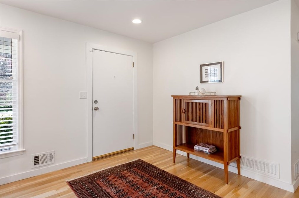 4000 Cooper Lk Rd, Smyrna GA  30082-3326 exterior