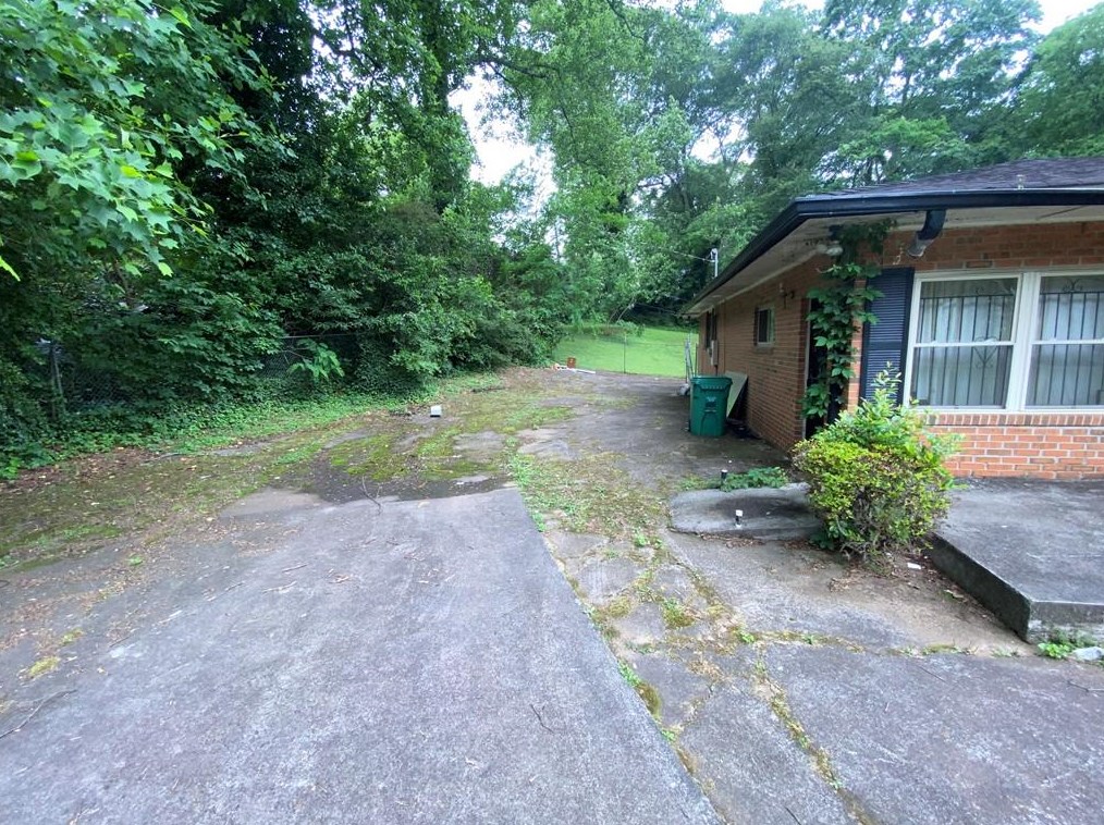 2011 Starmount Way, Decatur GA  30032-0039 exterior