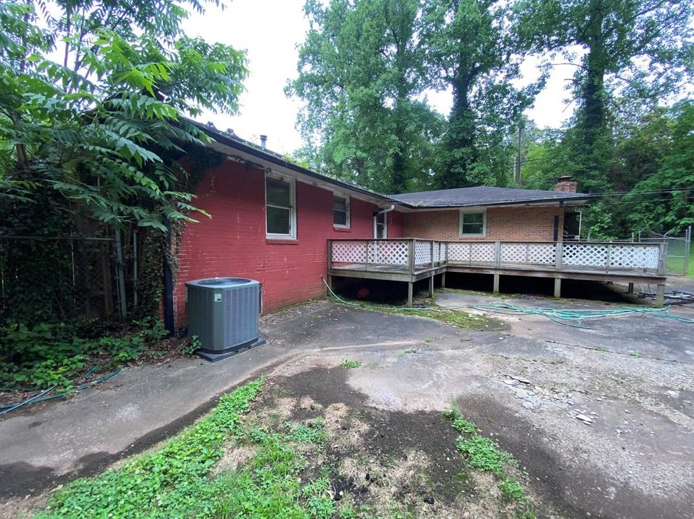 2011 Starmount Way, Decatur GA  30032-0039 exterior