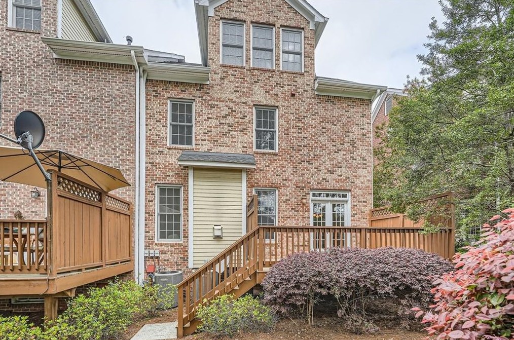 2318 English Ivy Ct, Atlanta GA  30339 exterior