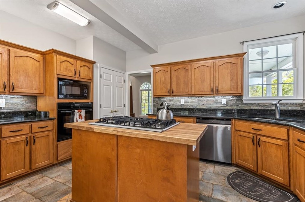 2140 Smyrna Rd, Conyers GA  30094-6169 exterior