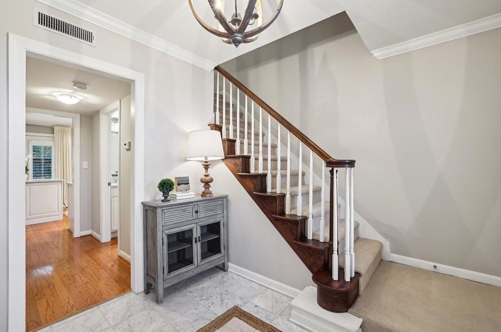 9 Stratford Hall Pl, Atlanta, GA 30342-3749
