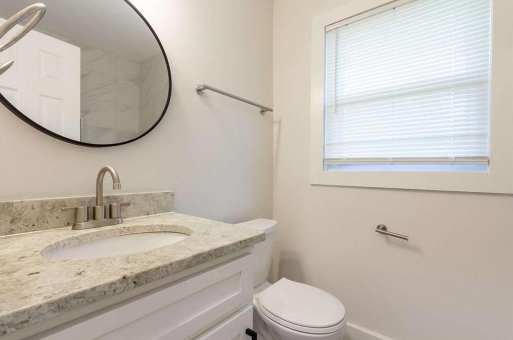 60 Finch Dr, Atlanta GA  30315-6502 exterior