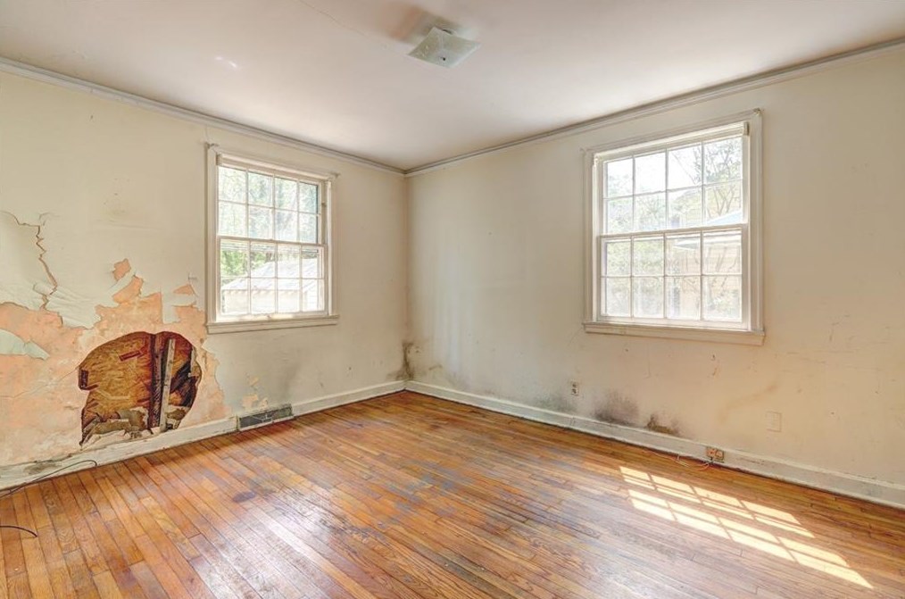 1186 Thomas Rd, Decatur GA  30030-4615 exterior