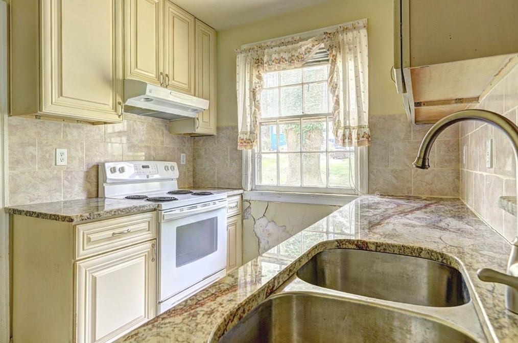 1186 Thomas Rd, Decatur GA  30030-4615 exterior