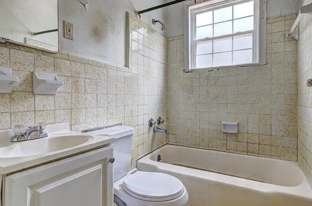 1186 Thomas Rd, Decatur GA  30030-4615 exterior