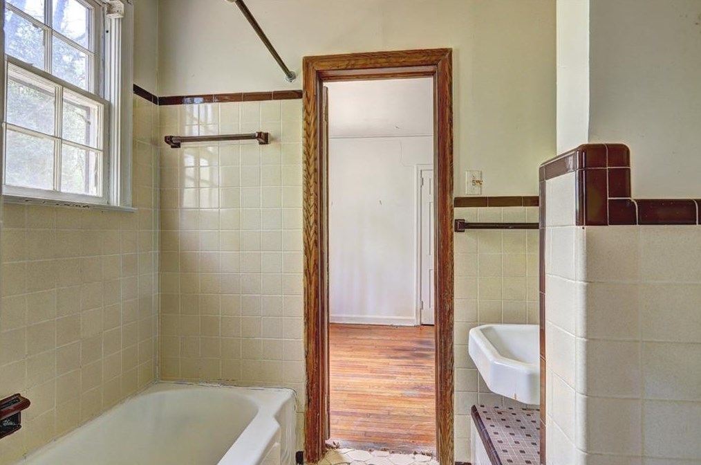 1186 Thomas Rd, Decatur GA  30030-4615 exterior