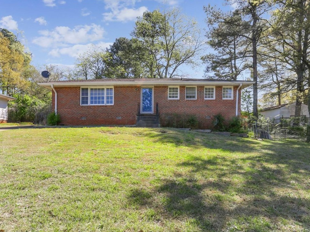 415 Dixie Lee Ln, Stone Mountain, GA 30083-4203