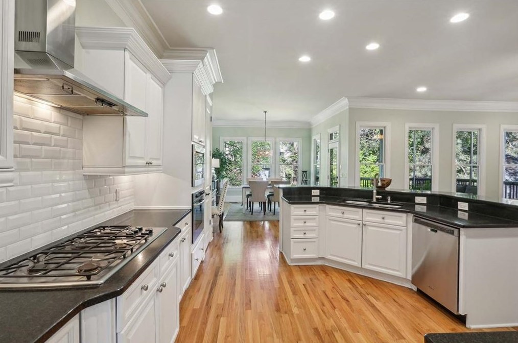 1282 Windsor Pkwy, Atlanta GA  30319-2651 exterior