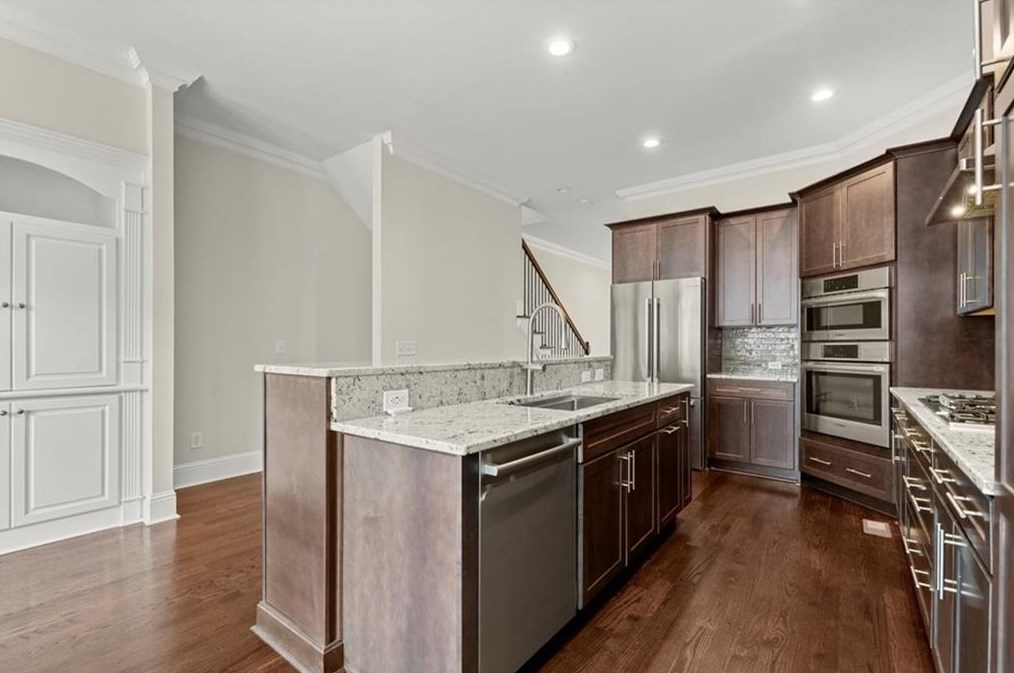1744 Breyerton Dr, Atlanta GA  30329-4712 exterior