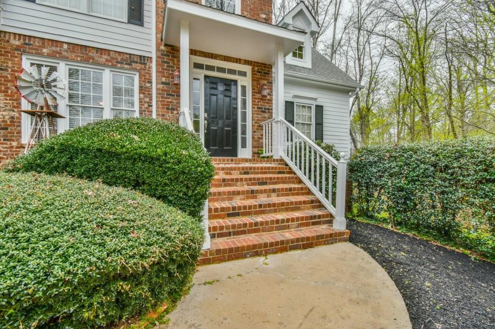 6565 Pond View Ct, Clermont, GA 30527-1850