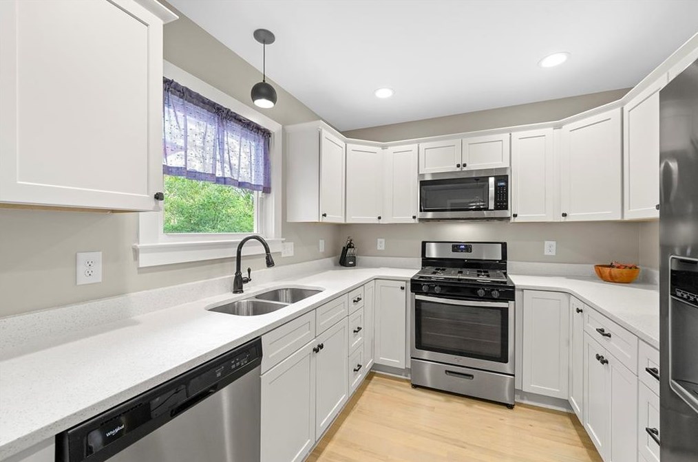 2868 Horse Shoe Dr, Atlanta GA  30316-4240 exterior