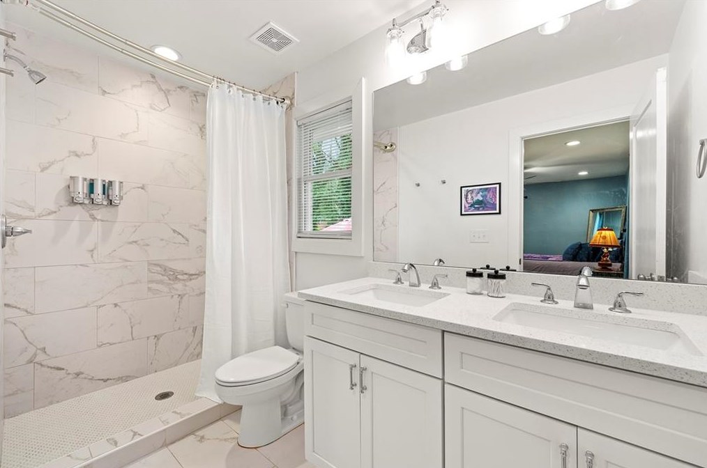 2868 Horse Shoe Dr, Atlanta GA  30316-4240 exterior