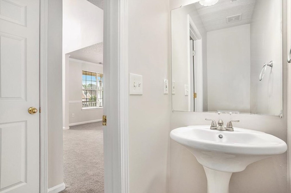 5696 Colonnade Dr, Rex GA 30273-5019 exterior