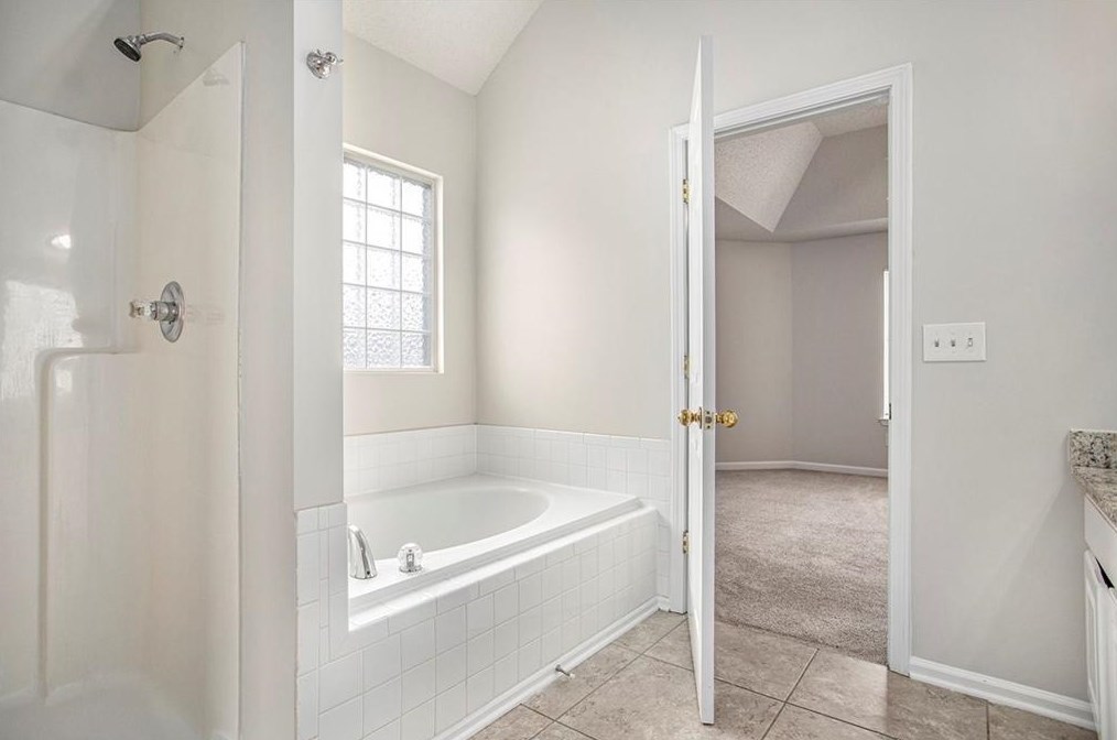 5696 Colonnade Dr, Rex GA 30273-5019 exterior