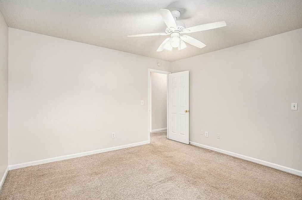 5696 Colonnade Dr, Rex GA 30273-5019 exterior