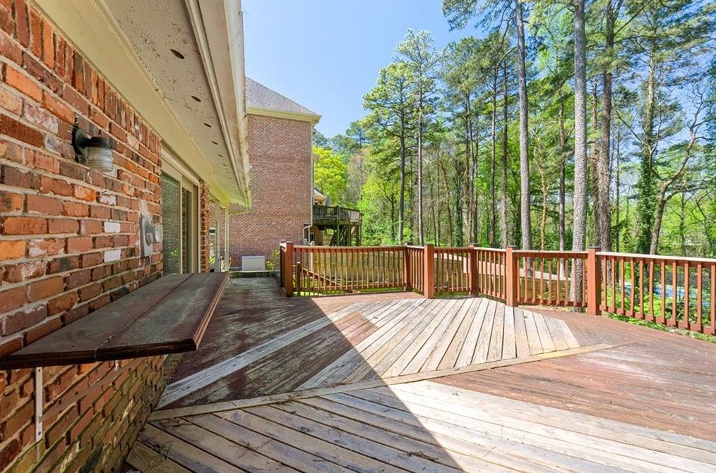 2284 Meadowvale Dr, Atlanta GA  30345-3545 exterior