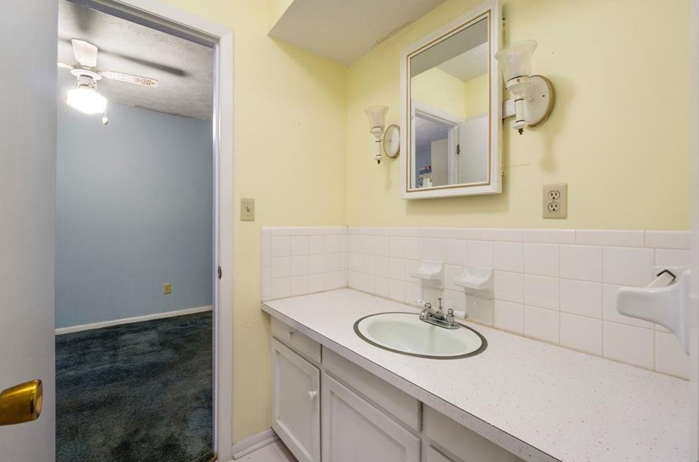 2284 Meadowvale Dr, Atlanta GA  30345-3545 exterior