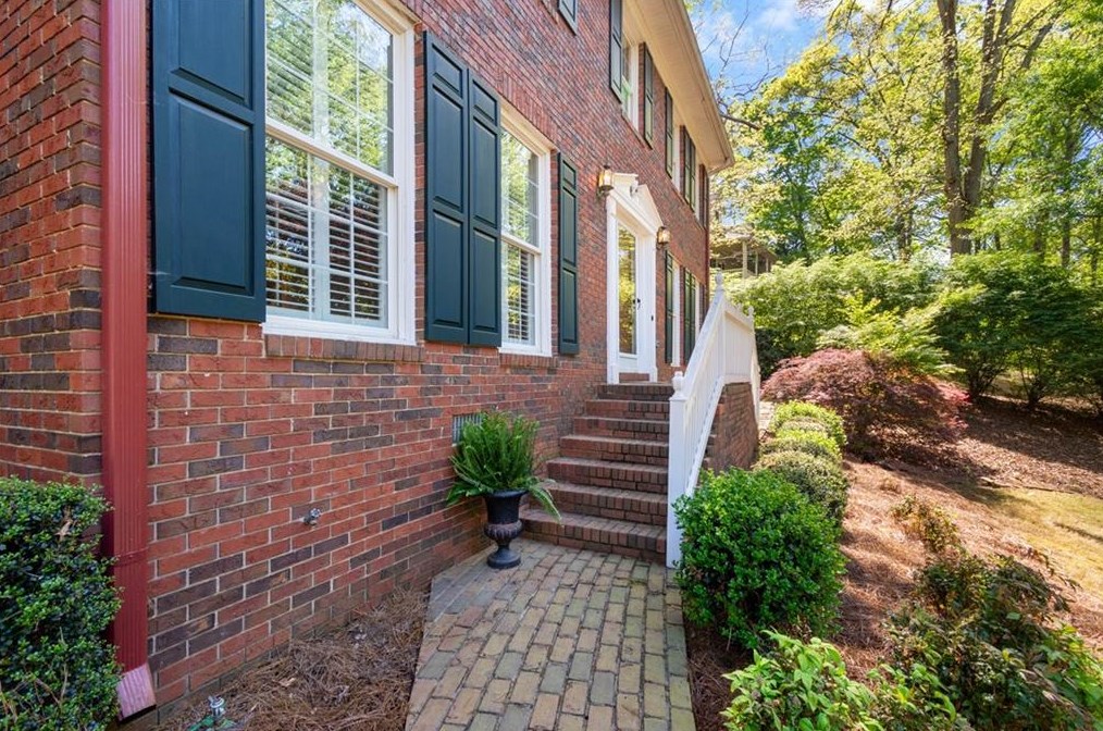 3846 Cherokee Frd, Gainesville GA 30506-3077 exterior