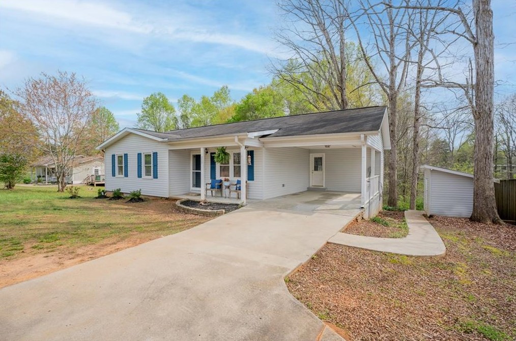 305 Garrison Rd, Cornelia, GA 30531-4937