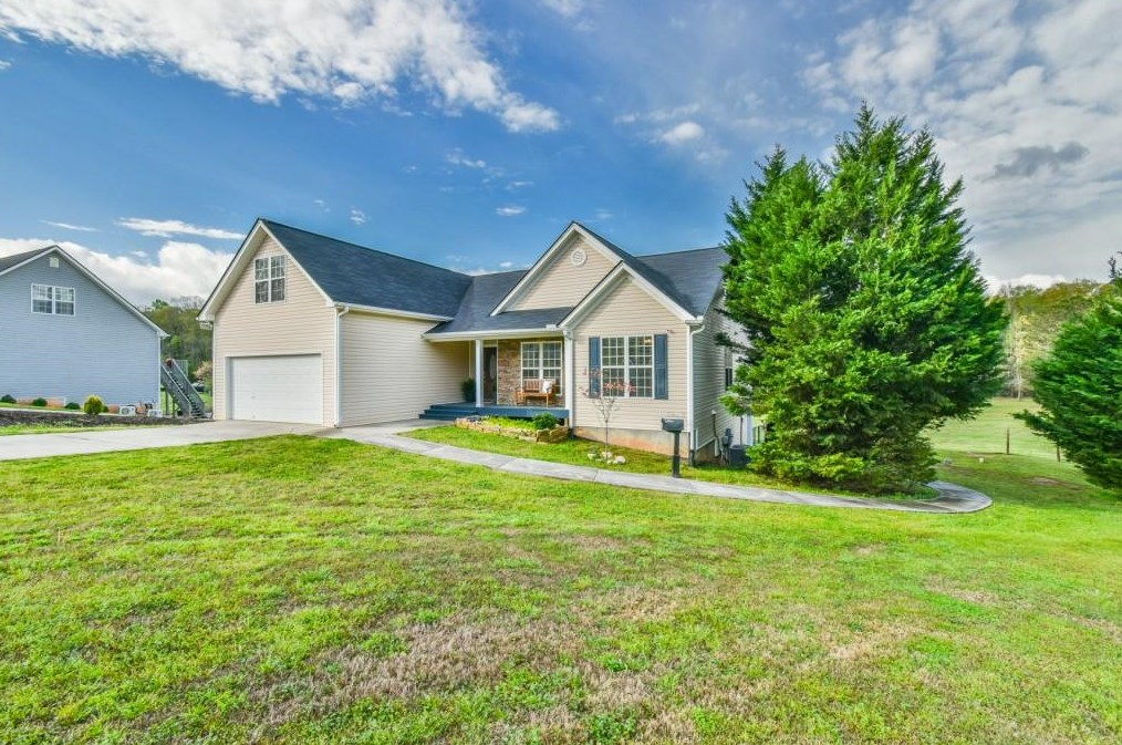 435 Kiley Dr, Hoschton, GA 30548