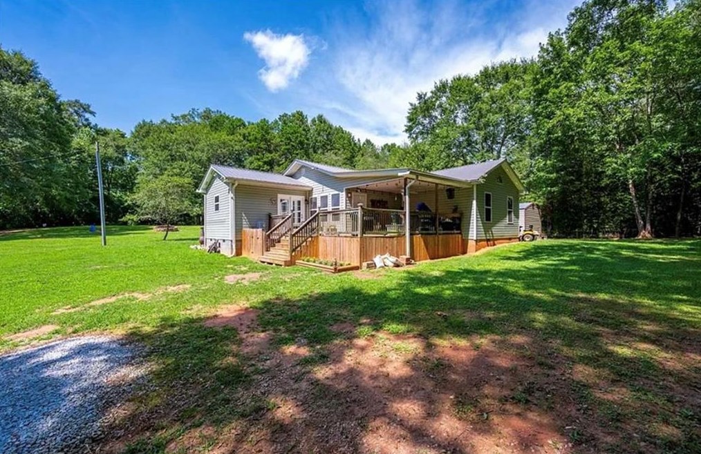 81 Hughes Rd, Toccoa, GA 30577
