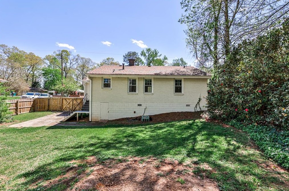 1113 Pinedale Dr, Smyrna GA  30080-4318 exterior