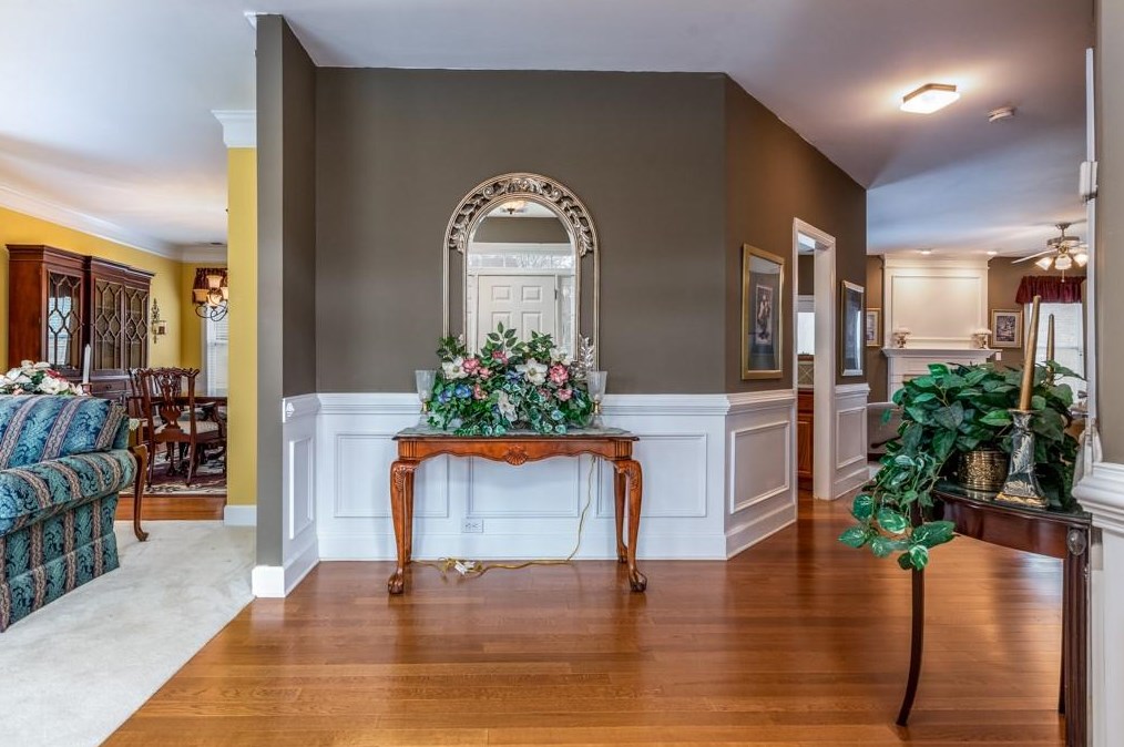 402 Juniper Ct, Holly Springs, GA 30115-6183
