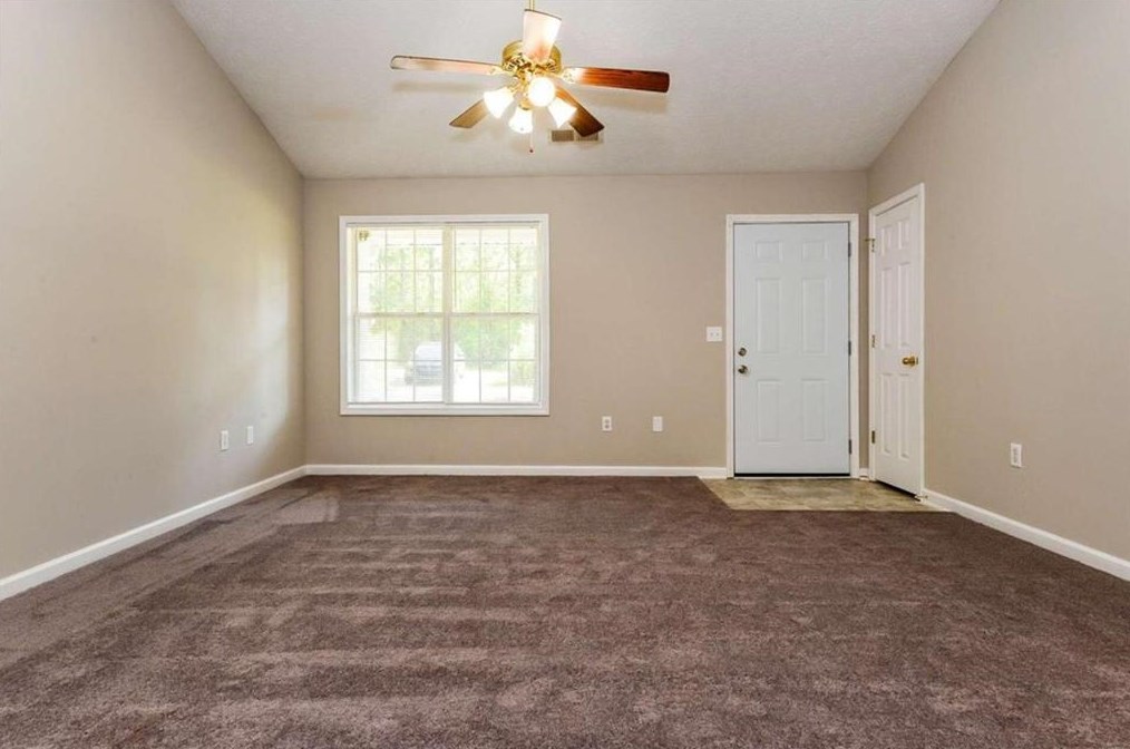 10 Meeler Dr, Porterdale, GA 30016-9126
